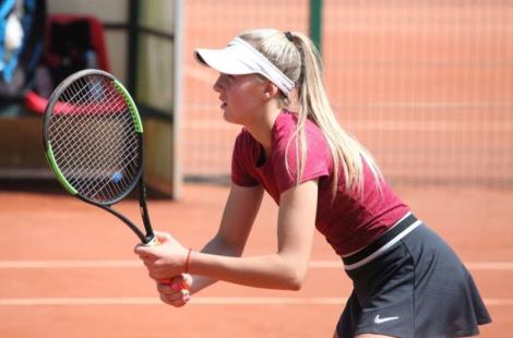 Алена Фалей вышла в 1/4 финала теннисного турнира в Португалии