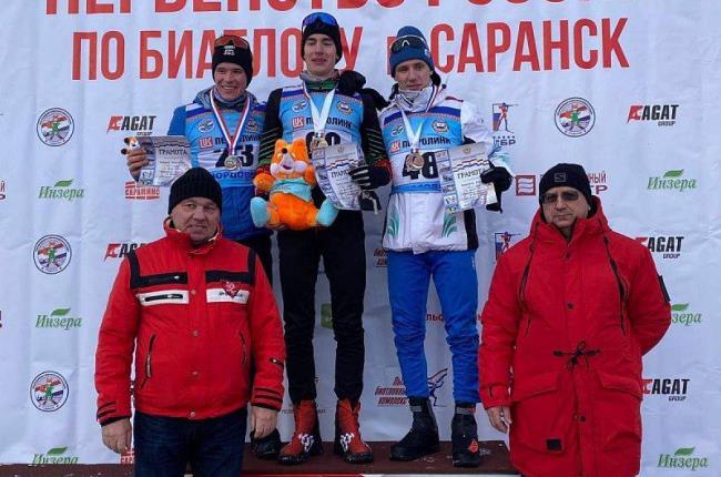 Александр Голяк выиграл спринт на Всероссийских соревнованиях по биатлону