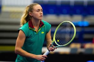 Александра Саснович уступила финнке Кайе Канепи в первом круге турнира WTA 500 в Аделаиде