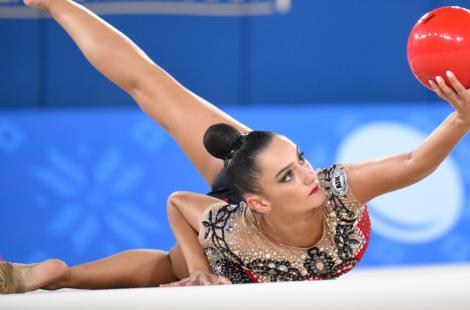 Алина Горносько завоевала золото в упражнении с мячом на «Кубке «Небесная грация»