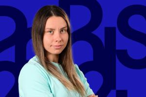Алина ЗМУШКО прошла в полуфинал соревнований по плаванию 