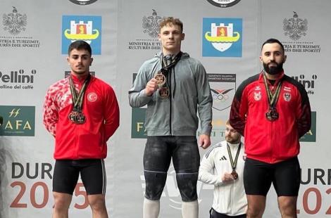 Андрей Фролов завоевал «золото» молодежного чемпионата Европы по тяжелой атлетике