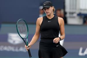 Арина Соболенко обыграла Паулу Бадосу в первом матче турнира WTA 1000 в Майами