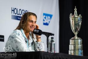 Арина Соболенко стартовала на Итоговом турнире WTA с победы над Онс Жабер (3:6, 7:6, 7:5)