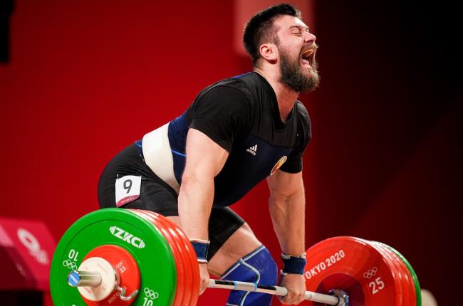 Белорус Евгений Тихонцов завоевал малую золотую медаль в рывке на чемпионате мира