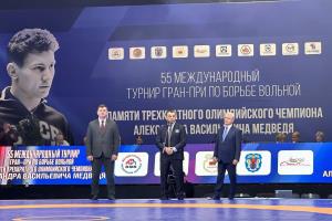 Белорусские борцы вольного стиля взяли четыре золотых медали в первый день турнира памяти Александра Медведя