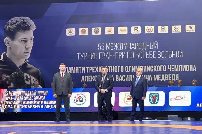 Белорусские борцы вольного стиля взяли четыре золотых медали в первый день турнира памяти Александра Медведя
