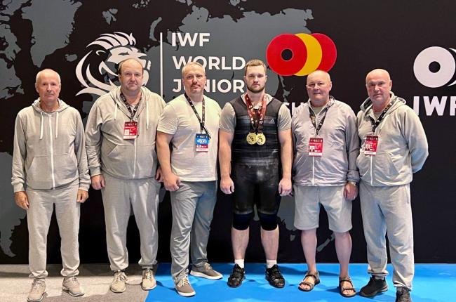 Белорусский тяжелоатлет Владислав Сакович победил на юниорском чемпионате мира в испанском Леоне