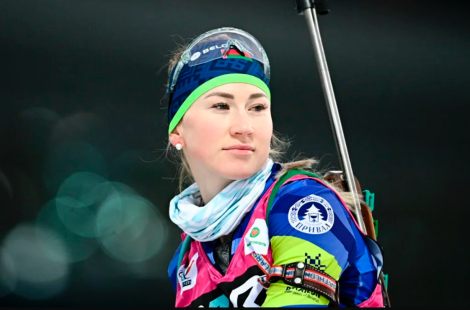 Динара Смольская выиграла в спринтерской гонке на втором этапе Кубка Содружества по биатлону в Ханты-Мансийске
