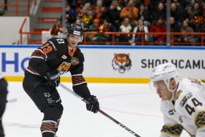 Гол Вячеслава Грецкого помог «Амура» взять верх над «Адмиралом» (2:1)