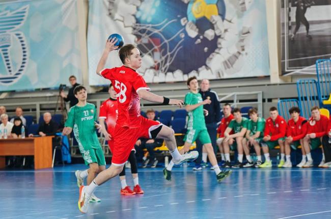 Юношеская сборная Беларуси по гандболу (U-18) взяла верх над сверстниками из России (38:31)