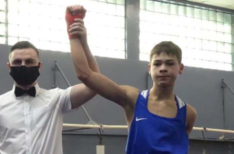 Иван Синяк выиграл серебряную награду чемпионата мира по боксу среди юниоров 