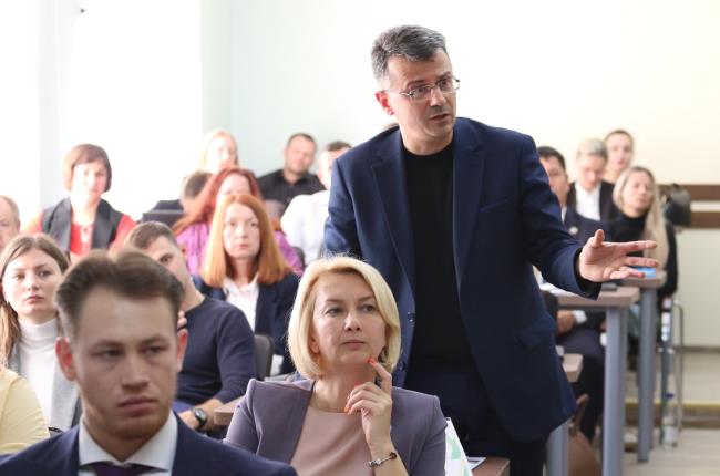 Конгресс продолжает работу