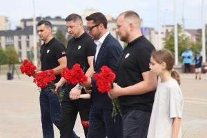 Руководство ФХБ и минского «Динамо», хоккеисты и тренеры почтили память ярославского «Локомотива»
